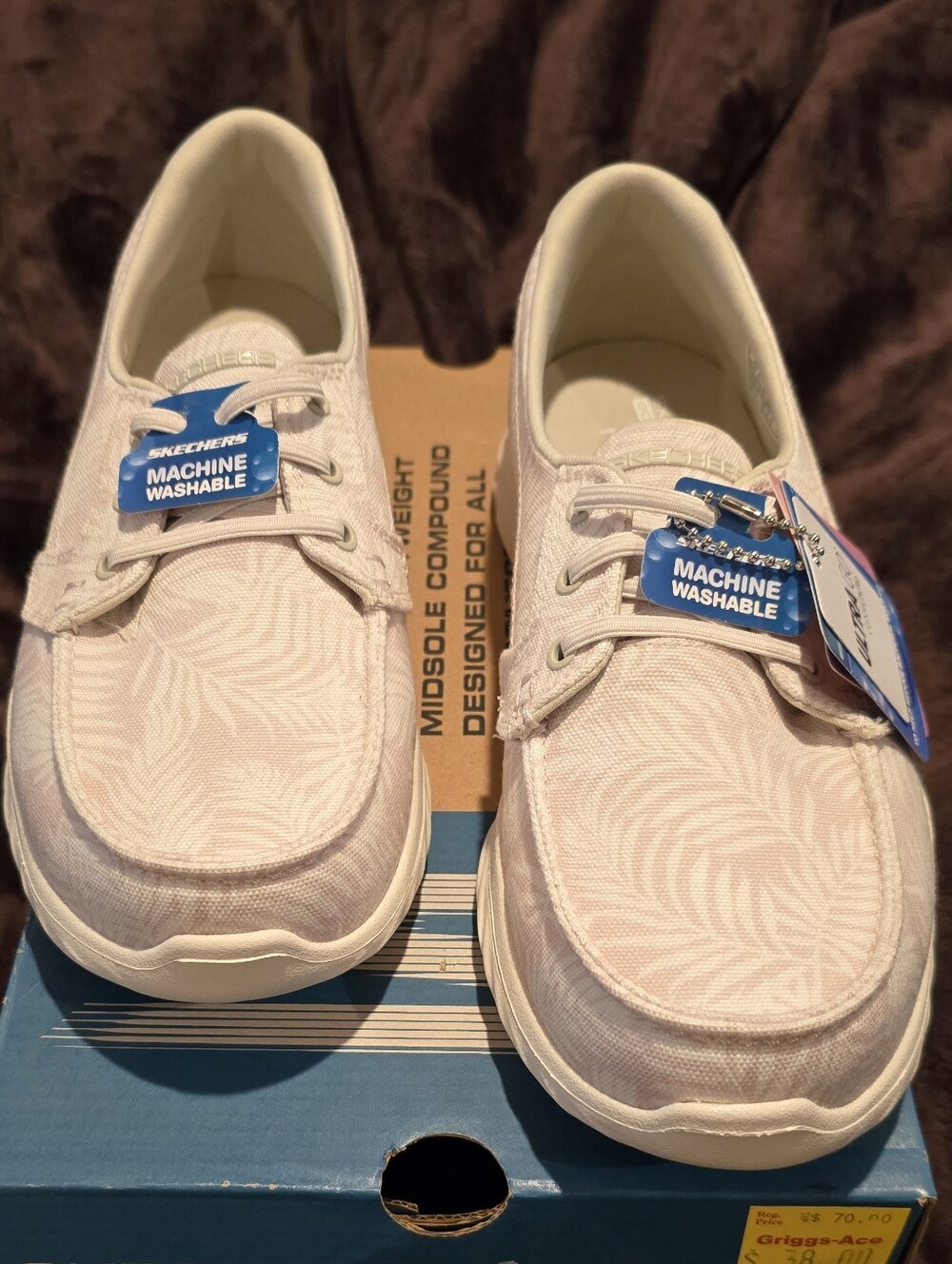 Skechers On-the-Go Villa Natural Comfort Sneakers